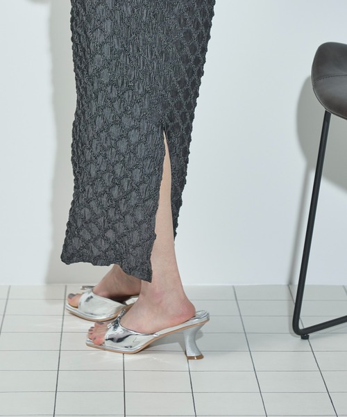 THE YOn（ザヨン）の「オープントゥエナメルリボンミュール（サンダル・レディース・シルバー/ブラウン/ライム/ブラック・36/37/38）」の15枚目の写真