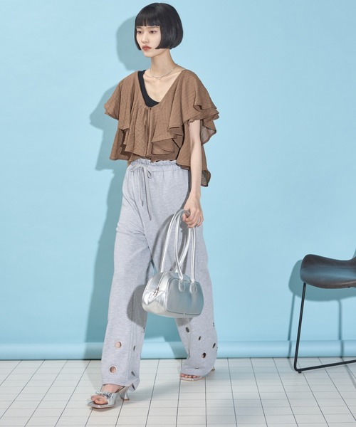 THE YOn（ザヨン）の「オープントゥエナメルリボンミュール（サンダル・レディース・シルバー/ブラウン/ライム/ブラック・36/37/38）」の9枚目の写真