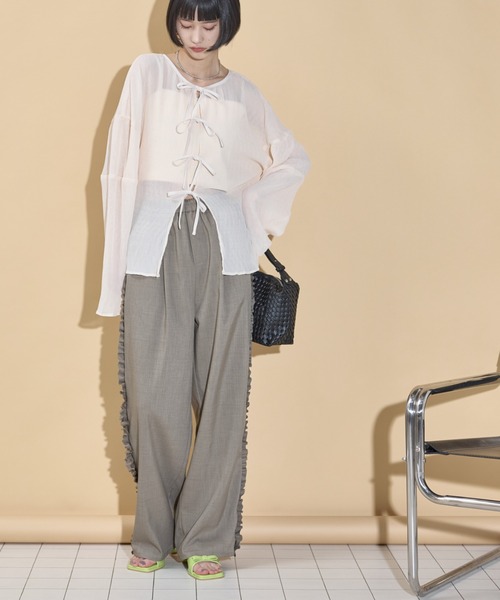 THE YOn（ザヨン）の「オープントゥエナメルリボンミュール（サンダル・レディース・シルバー/ブラウン/ライム/ブラック・36/37/38）」の13枚目の写真