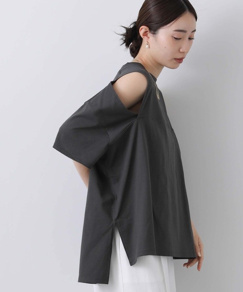anana(アナナ)の「ショルダースリットカットソー(Tシャツ/カットソー・レディース・チャコールグレー/オフホワイト・FREE)」の2枚目の写真