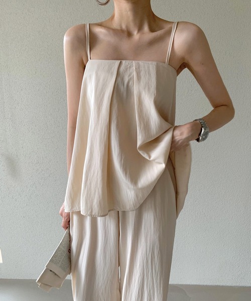 Doula Doula（ドゥーラドゥーラ）の「セットアップ キャミソール&パンツ 2点セット（セットアップ・レディース・ベージュ/ネイビー・FREE）」の4枚目の写真