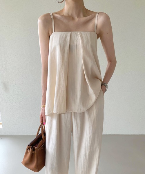 Doula Doula（ドゥーラドゥーラ）の「セットアップ キャミソール&パンツ 2点セット（セットアップ・レディース・ベージュ/ネイビー・FREE）」の5枚目の写真