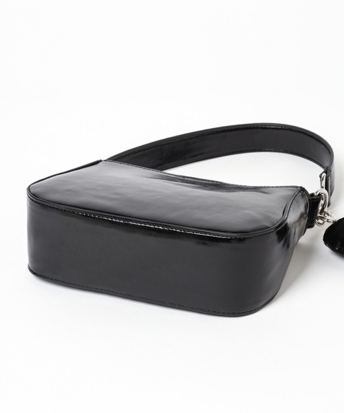 Me%（ミィパーセント）の「ハートチャーム付きポーチショルダー 126855（ショルダーバッグ・レディース・シルバー/ブラック・FREE）」の7枚目の写真