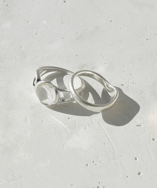 GOLDY(ゴールディ)の「ダブル フローリング メタル × レジン セット リング(リング・レディース・ブルー/その他1/その他2/グリーン/ホワイト・FREE)」の4枚目の写真