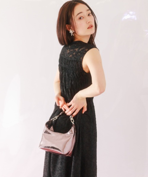 HEYUMM(ヘユム)の「ウエストマークシャーリングノースリーブワンピース(ワンピース・レディース・ベージュ/ブラック/ライトブルー・S/ONE)」の13枚目の写真