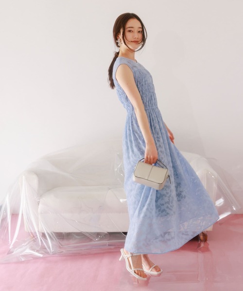 HEYUMM(ヘユム)の「ウエストマークシャーリングノースリーブワンピース(ワンピース・レディース・ベージュ/ブラック/ライトブルー・S/ONE)」の6枚目の写真