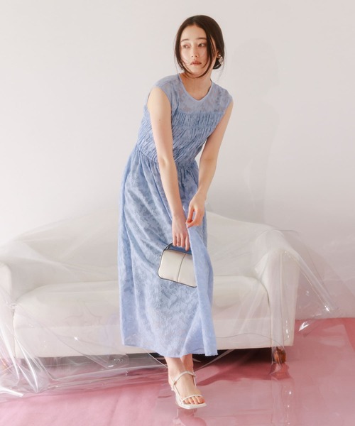 HEYUMM(ヘユム)の「ウエストマークシャーリングノースリーブワンピース(ワンピース・レディース・ベージュ/ブラック/ライトブルー・S/ONE)」の7枚目の写真