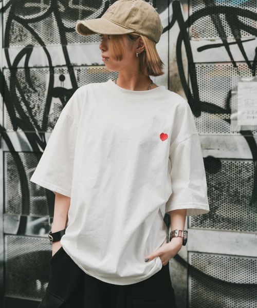 DEVICE(デバイス)の「コットン 100 プレーン ハート ワンポイント ビッグシルエット 刺繍T(Tシャツ/カットソー・レディース・ホワイト/ブラック・FREE)」の1枚目の写真