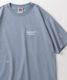 BEN DAVIS（ベンデイビス）の「【BEN DAVIS/ベンデイビス】ブランドネーム＆ミニロゴ スリーポイント刺繍デザイン ビッグシルエット 半袖Tシャツ/ オーバーサイズ（Tシャツ/カットソー・メンズ）」