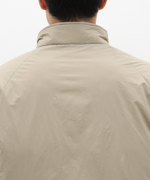 B.C STOCK(ベーセーストック)の「PADDED STAND JKT(ダウンジャケット/コート・メンズ・グリーン/オリーブ/スミクロ・LARGE/MEDIUM)」の20枚目の写真