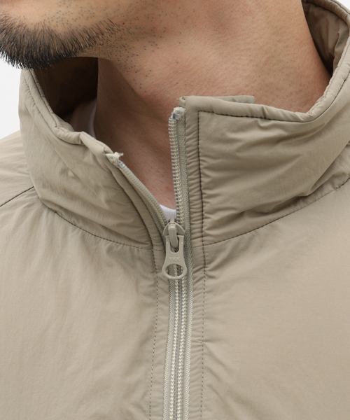B.C STOCK(ベーセーストック)の「PADDED STAND JKT(ダウンジャケット/コート・メンズ・グリーン/オリーブ/スミクロ・LARGE/MEDIUM)」の4枚目の写真