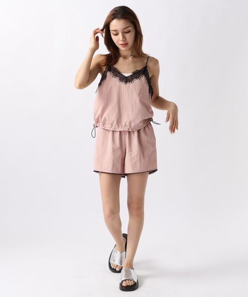 FOREVER 21（フォーエバー トゥエンティーワン）の「【2024SS】レースドッキングナイロンキャミ（キャミソール・レディース・グレー/ピンク・FREE）」の3枚目の写真