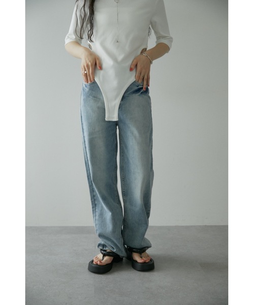 DRWCYS(ドロシーズ)の「ストレートワイドデニムパンツ(デニムパンツ・レディース・ブルー・MEDIUM/SMALL)」の1枚目の写真