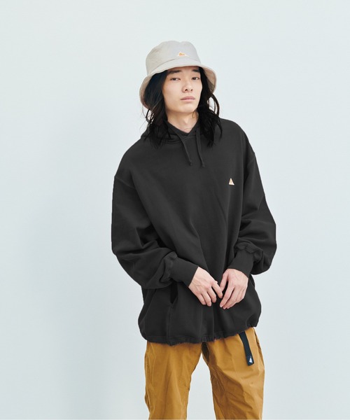 KELTY(ケルティ)の「ワンポイントロゴ スウェット パーカー(パーカー・レディース・ネイビー/ヘザーグレー/ブラック/アイボリー/バーガンディー・M/L)」の2枚目の写真