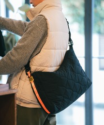 パデッドキルティングショルダーバッグ(17L)