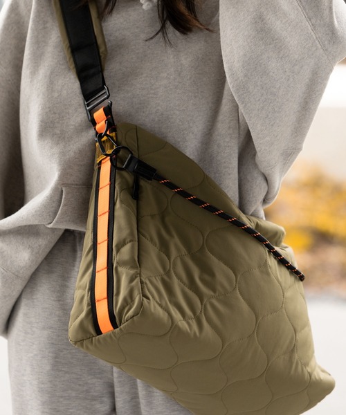 パデッドキルティングショルダーバッグ(17L)（ショルダーバッグ）｜KiU（キウ）