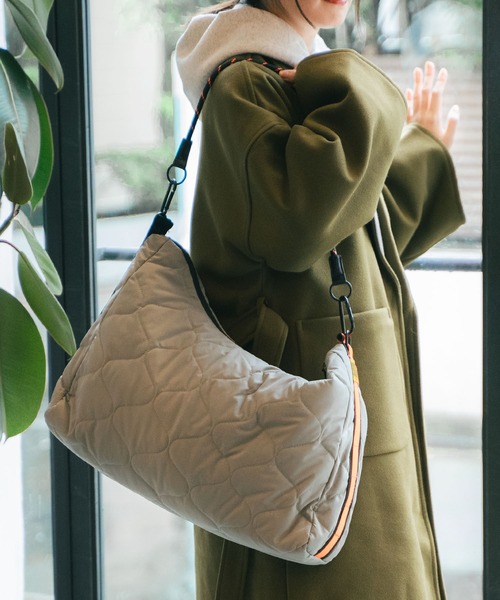 パデッドキルティングショルダーバッグ(17L)（ショルダーバッグ）｜KiU（キウ）