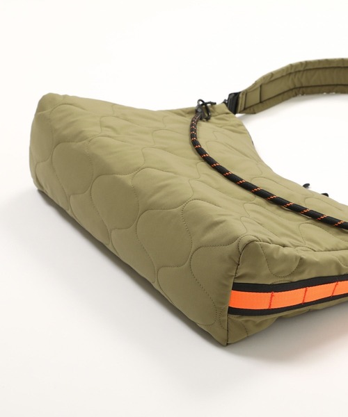 パデッドキルティングショルダーバッグ(17L)（ショルダーバッグ）｜KiU（キウ）