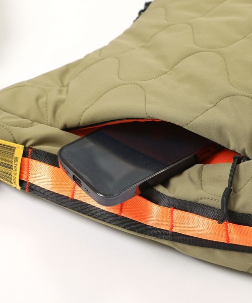 パデッドキルティングショルダーバッグ(17L)（ショルダーバッグ）｜KiU（キウ）