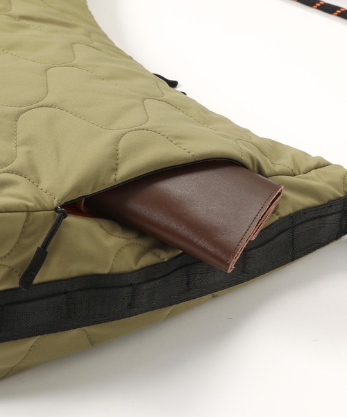 パデッドキルティングショルダーバッグ(17L)（ショルダーバッグ）｜KiU（キウ）