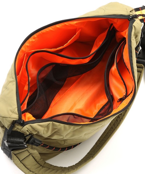 パデッドキルティングショルダーバッグ(17L)（ショルダーバッグ）｜KiU（キウ）