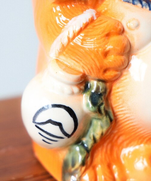 BEAMS JAPAN(ビームス ジャパン)の「【別注】信楽焼 たぬき 橙 中(インテリア雑貨・レディース・オレンジ・ONE SIZE)」の9枚目の写真