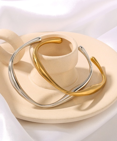 Coo+i(クーイ)の「ウェーブラインバングル(バングル/リストバンド・レディース・シルバー/ゴールド・FREE)」の8枚目の写真