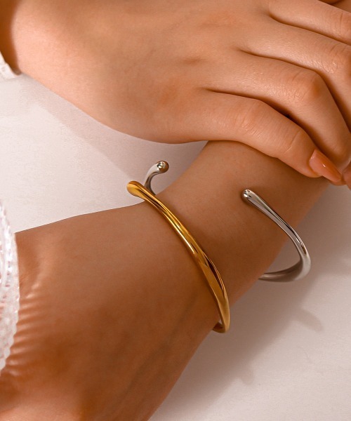 Coo+i(クーイ)の「ウェーブラインバングル(バングル/リストバンド・レディース・シルバー/ゴールド・FREE)」の11枚目の写真