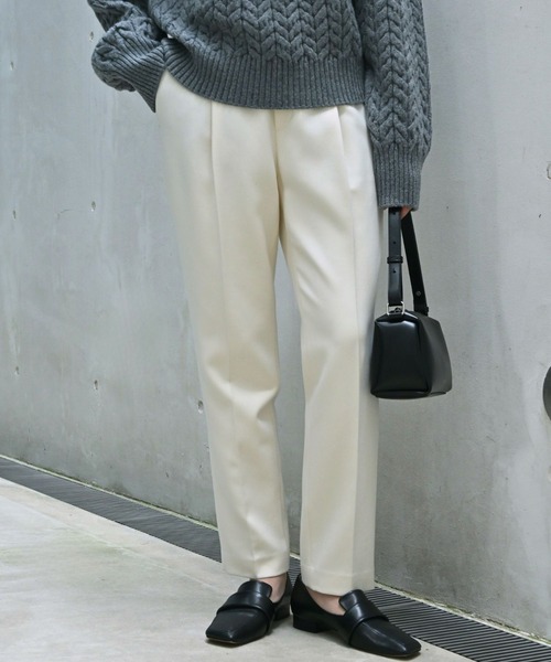qualite（カリテ）の「【美脚シルエット】ダブルクロスセンタープレスパンツ/オフィスカジュアル（スラックス・レディース・グレー/ブルー/アイボリー/ブラック・34/36/38/40）」の2枚目の写真
