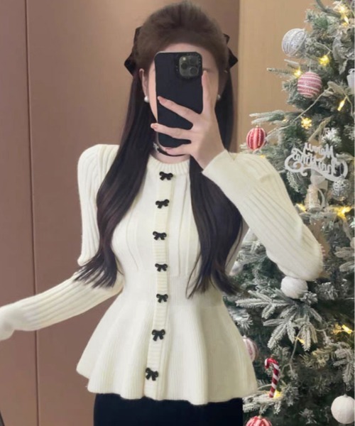 kirakiraShop(キラキラショップ)の「リボン ボタン ペプラム ラメ ニット プルオーバー(ニット/セーター・レディース・ブラック/ホワイト/レッド・FREE)」の4枚目の写真