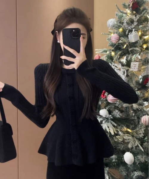 kirakiraShop(キラキラショップ)の「リボン ボタン ペプラム ラメ ニット プルオーバー(ニット/セーター・レディース・ブラック/ホワイト/レッド・FREE)」の5枚目の写真