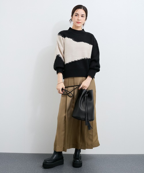 le cercle ADAM ET ROPE'(ルセルクルアダムエロペ)の「巾着バッグ(ショルダーバッグ・レディース・ホワイト系その他2/ブラック・FREE)」の4枚目の写真