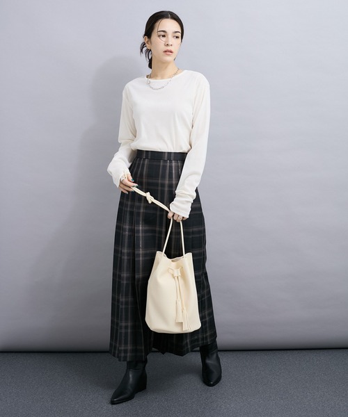 le cercle ADAM ET ROPE'(ルセルクルアダムエロペ)の「巾着バッグ(ショルダーバッグ・レディース・ホワイト系その他2/ブラック・FREE)」の6枚目の写真