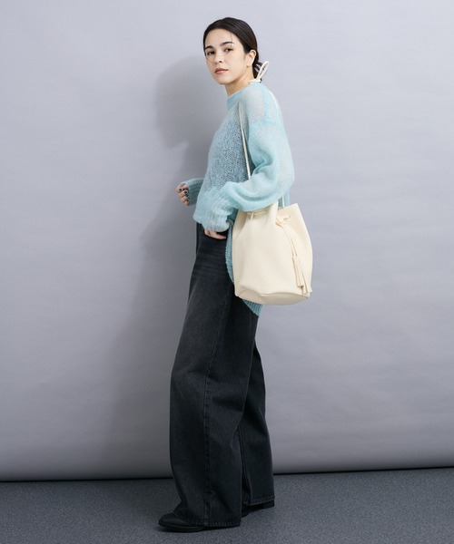 le cercle ADAM ET ROPE'(ルセルクルアダムエロペ)の「巾着バッグ(ショルダーバッグ・レディース・ホワイト系その他2/ブラック・FREE)」の7枚目の写真