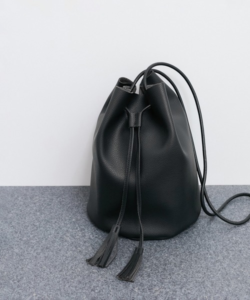 le cercle ADAM ET ROPE'(ルセルクルアダムエロペ)の「巾着バッグ(ショルダーバッグ・レディース・ホワイト系その他2/ブラック・FREE)」の18枚目の写真