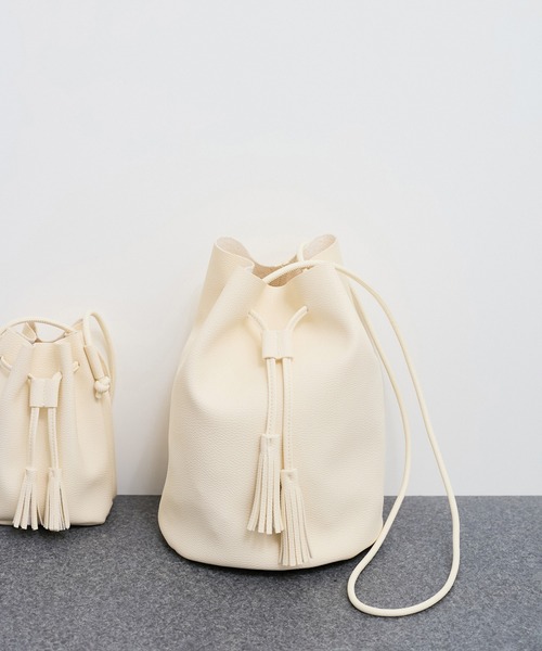 le cercle ADAM ET ROPE'(ルセルクルアダムエロペ)の「巾着バッグ(ショルダーバッグ・レディース・ホワイト系その他2/ブラック・FREE)」の19枚目の写真