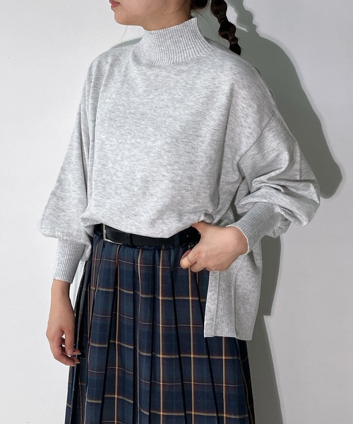 AS KNOW AS plus（アズノゥアズプラス）の「◇マシュマロカラーハイネックニットプルオーバー（ニット/セーター・レディース・ライトグレー/レッド/ホワイト系/ブラック/オフホワイト/ダークグリーン/ブルー・FREE）」の5枚目の写真