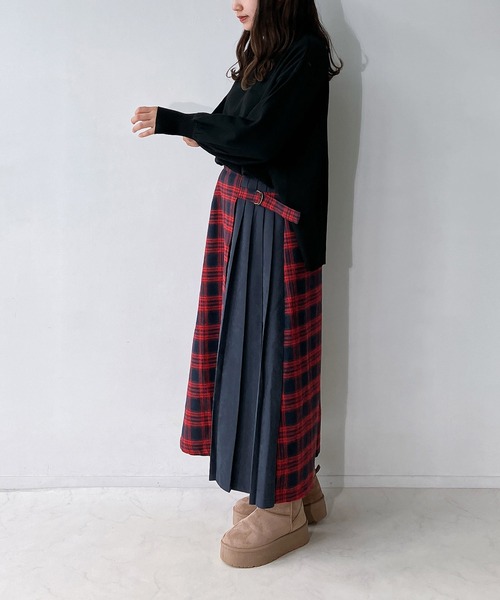 AS KNOW AS plus（アズノゥアズプラス）の「◇マシュマロカラーハイネックニットプルオーバー（ニット/セーター・レディース・ライトグレー/レッド/ホワイト系/ブラック/オフホワイト/ダークグリーン/ブルー・FREE）」の13枚目の写真