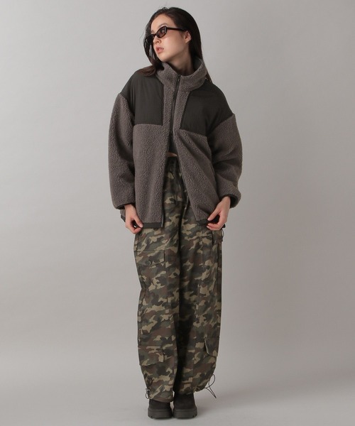 FOREVER 21（フォーエバー トゥエンティーワン）の「【2024FW】ボアスタンドブルゾン（ブルゾン・レディース・アイボリー/チャコールグレー・FREE）」の3枚目の写真