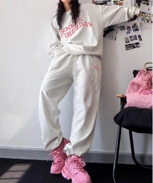 gossip!ロサンゼルス(ゴシップロサンゼルス)の「ビッグシルエットクルースウェット&スウェットワイドパンツ ルームウェア セットアップ 【普段着でもルームウェアでも】(ルームウェア/パジャマ・レディース・グレー・M/L/XL)」の2枚目の写真