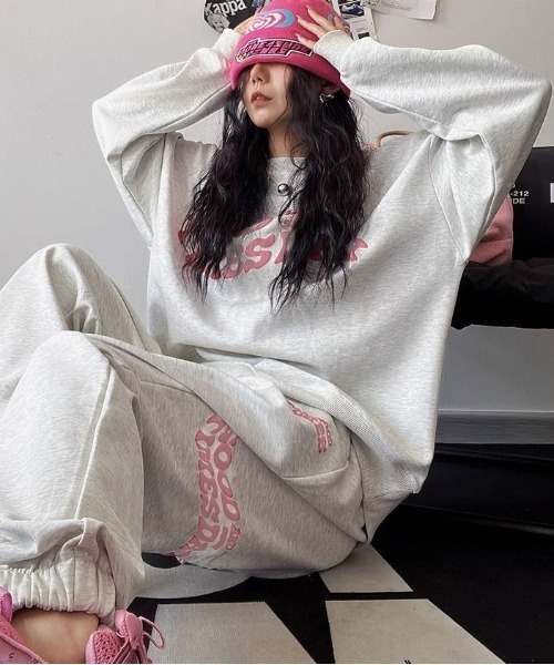 gossip!ロサンゼルス(ゴシップロサンゼルス)の「ビッグシルエットクルースウェット&スウェットワイドパンツ ルームウェア セットアップ 【普段着でもルームウェアでも】(ルームウェア/パジャマ・レディース・グレー・M/L/XL)」の4枚目の写真