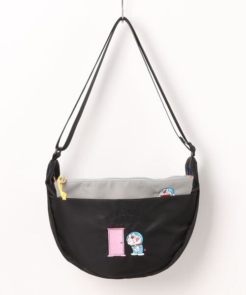 SAC'S BARJean(サックスバージーン)の「【DORAEMON/ドラえもん】 ポーチ付きショルダーバッグ(ショルダーバッグ・レディース・モカ/ブルー/ブラック・FREE)」の2枚目の写真