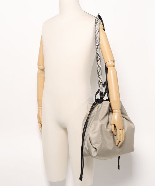 INTERPLANET（インタープラネット）の「ナイロンアニマルベルトＢＡＧ（ショルダーバッグ・レディース・ベージュ/ブラック・フリー）」の18枚目の写真