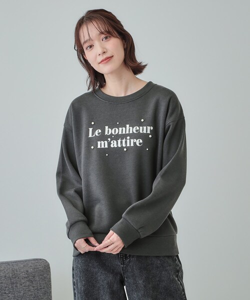 DRESKIP(ドレスキップ)の「【S-LL】フェイクパール付きロゴ裏起毛トップス(Tシャツ/カットソー・レディース・ベージュ/ネイビー/チャコールグレー・01/02/03/04)」の20枚目の写真