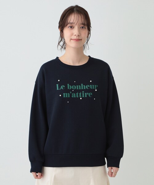 DRESKIP(ドレスキップ)の「【S-LL】フェイクパール付きロゴ裏起毛トップス(Tシャツ/カットソー・レディース・ベージュ/ネイビー/チャコールグレー・01/02/03/04)」の9枚目の写真