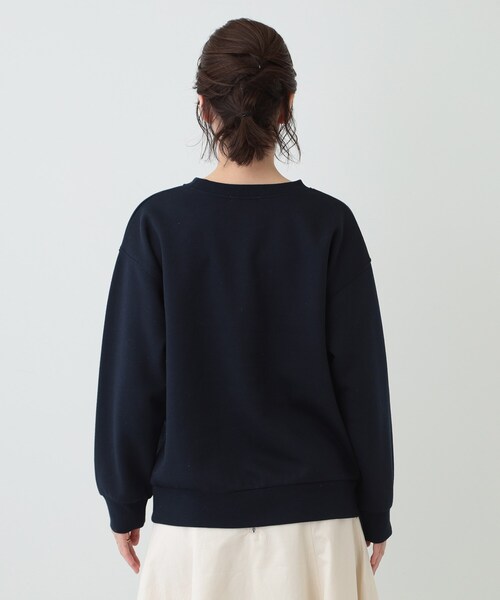 DRESKIP(ドレスキップ)の「【S-LL】フェイクパール付きロゴ裏起毛トップス(Tシャツ/カットソー・レディース・ベージュ/ネイビー/チャコールグレー・01/02/03/04)」の7枚目の写真
