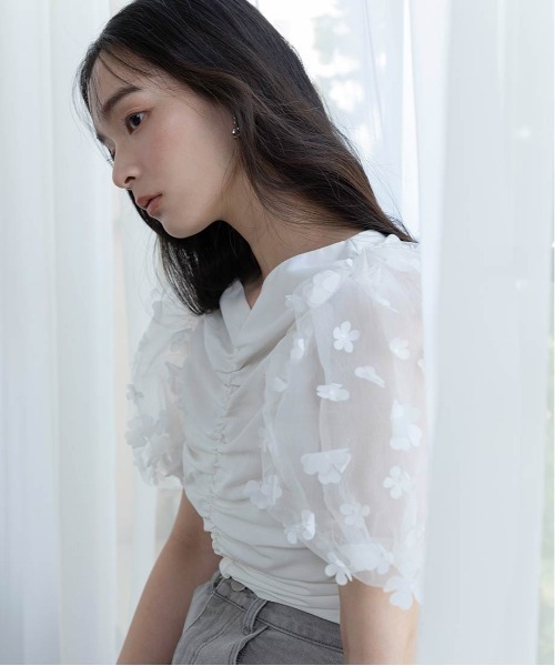 RANDA（ランダ）の「【Flower Collection】3Dフラワーシャーリングトップス（Tシャツ/カットソー・レディース・ベージュ/ブラック/ホワイト・FREE）」の5枚目の写真