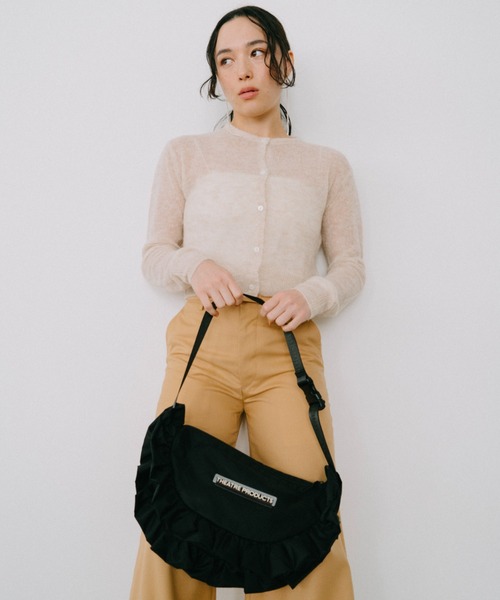 THEATRE PRODUCTS（シアタープロダクツ）の「ナイロンフリルラウンドショルダーバッグL/500mlペットボトル収納可能（ショルダーバッグ・レディース・グレー/ブラック・FREE）」の9枚目の写真