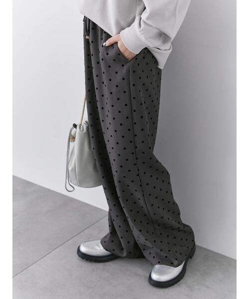 Samansa Mos2 blue(サマンサモスモスブルー)の「フロッキードットイージーパンツ(その他パンツ・レディース・チャコールグレー/グレー/ブラック/ネイビー・F)」の3枚目の写真