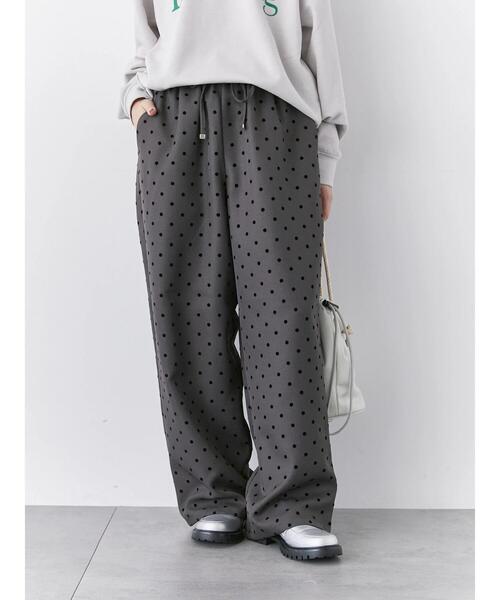 Samansa Mos2 blue(サマンサモスモスブルー)の「フロッキードットイージーパンツ(その他パンツ・レディース・チャコールグレー/グレー/ブラック/ネイビー・F)」の11枚目の写真